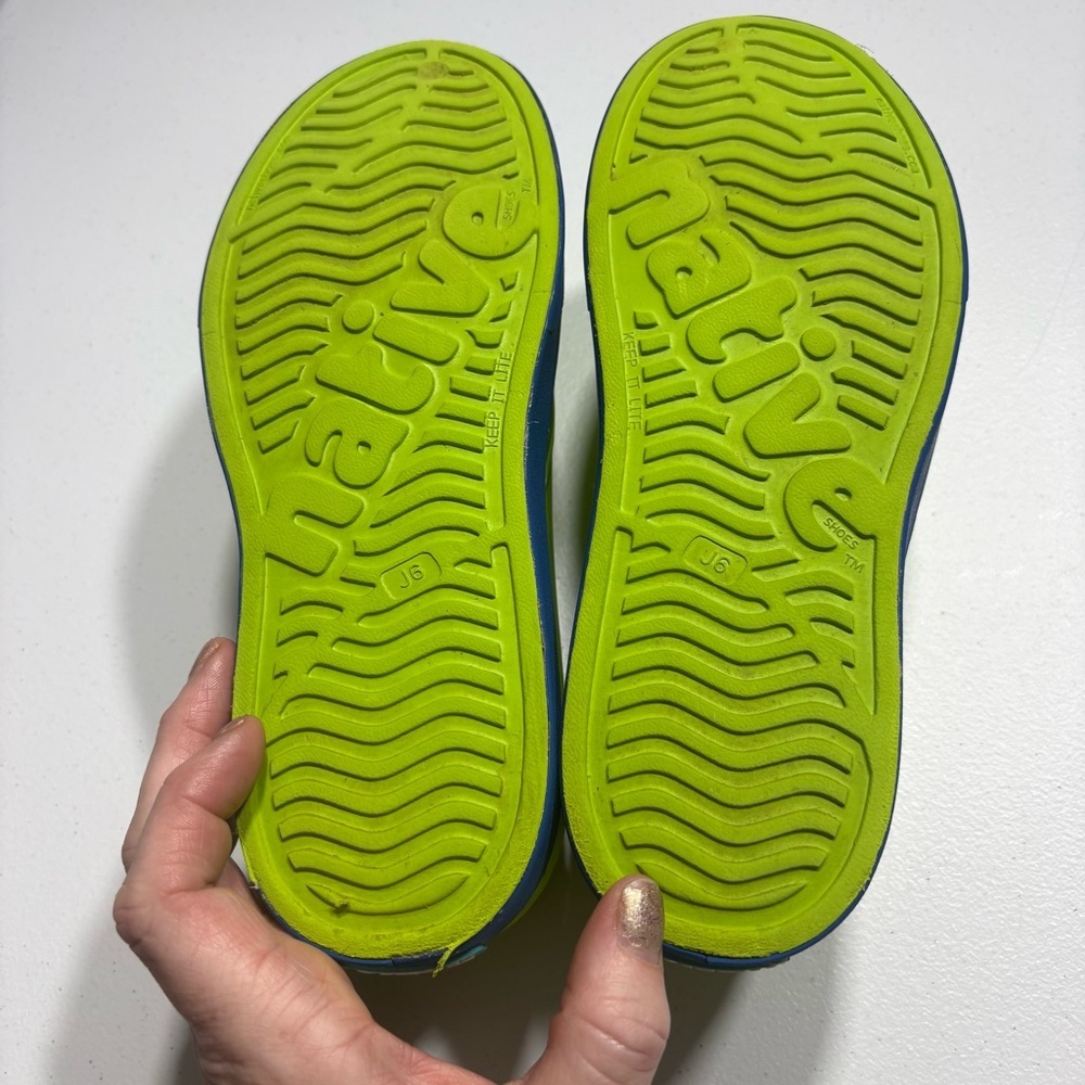 Native Shoes Size J6 Unisex Waters friendly Vegan Resortwear Travel Summer - Picture 7 of 8